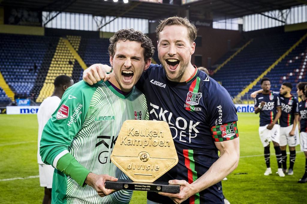 是继续担任 是继续担任