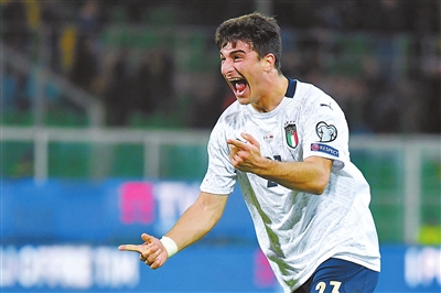 并且延伸更 并且延伸更